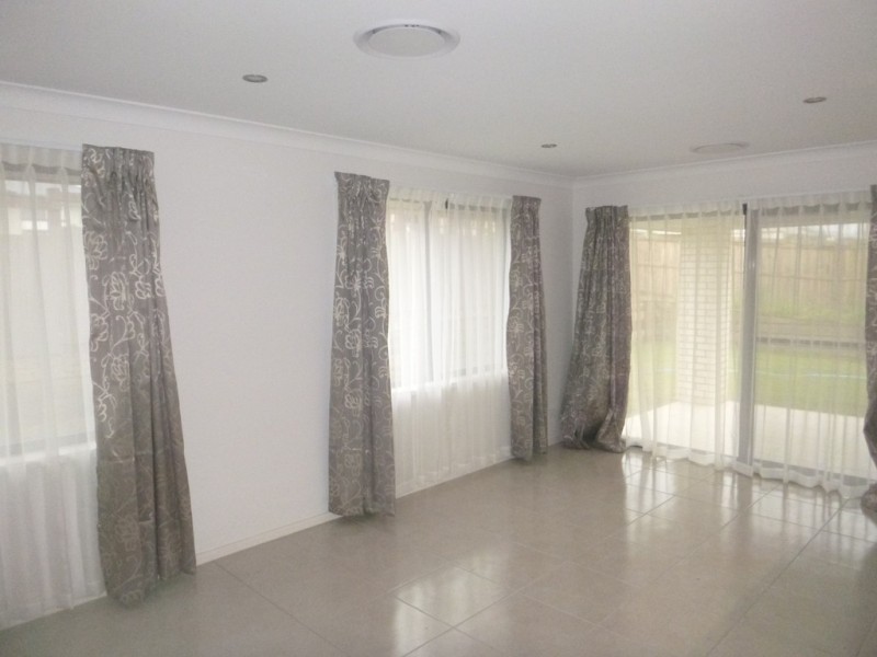 9 Botany Dr, South Ripley QLD 4306