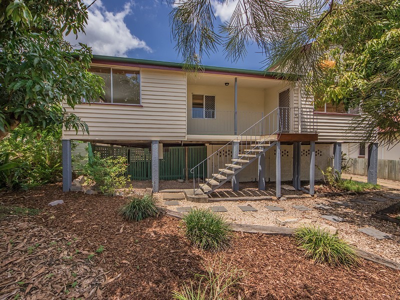 8 Russell St, Silkstone QLD 4304