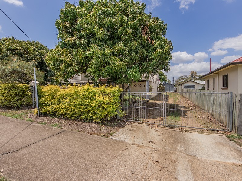 8 Russell St, Silkstone QLD 4304