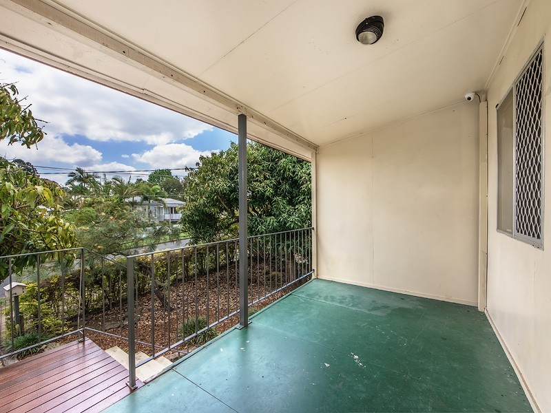 8 Russell St, Silkstone QLD 4304