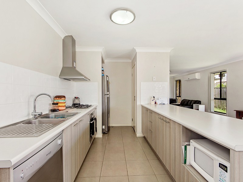 94 Honeywood Drive, Fernvale QLD 4306