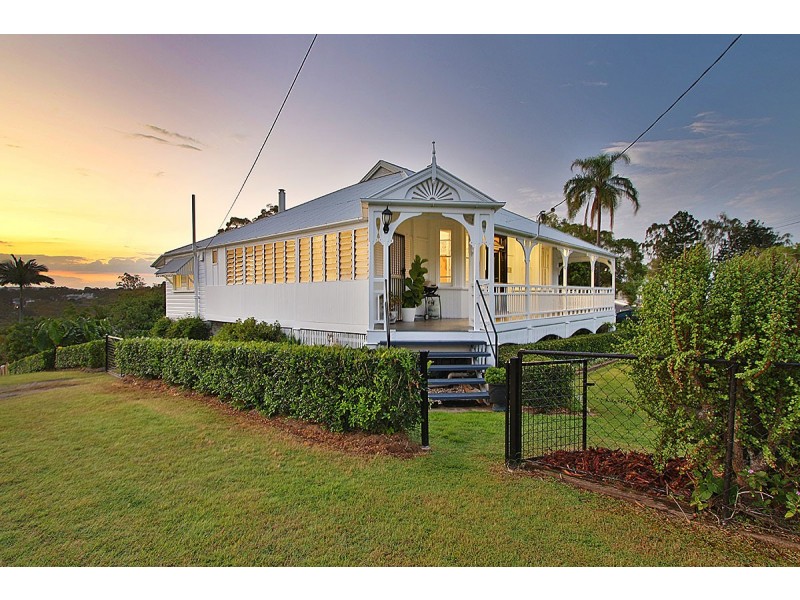 6 Rowland Terrace, Sadliers Crossing QLD 4305