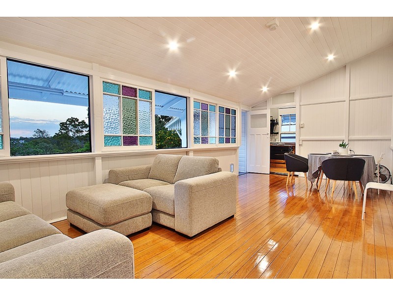 6 Rowland Terrace, Sadliers Crossing QLD 4305