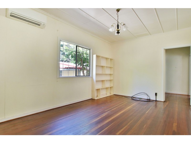 8 Barker Street, Ipswich QLD 4305