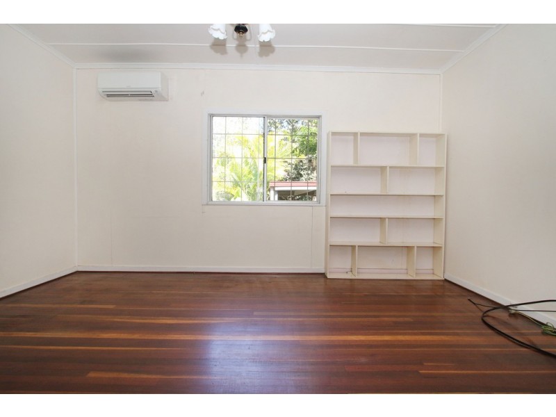 8 Barker Street, Ipswich QLD 4305