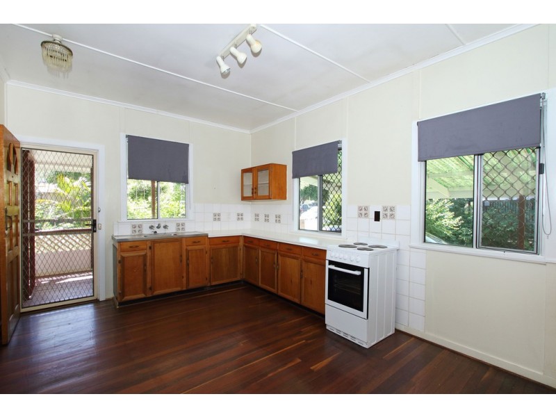 8 Barker Street, Ipswich QLD 4305