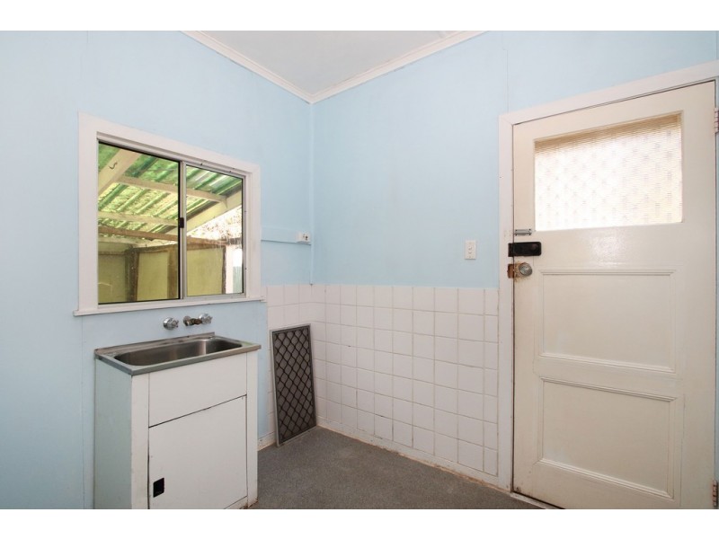 8 Barker Street, Ipswich QLD 4305