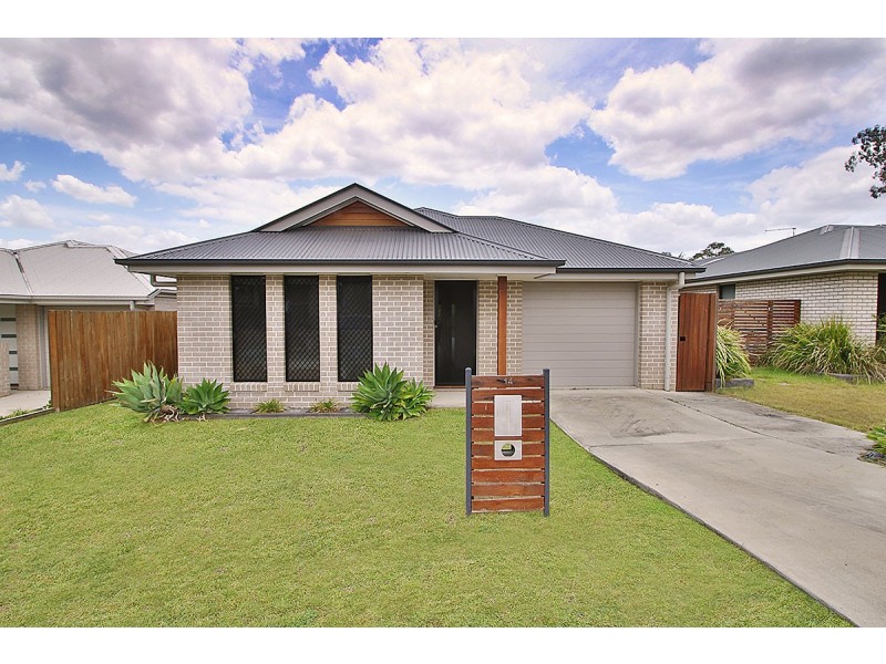14 Spey Close, Deebing Heights QLD 4306
