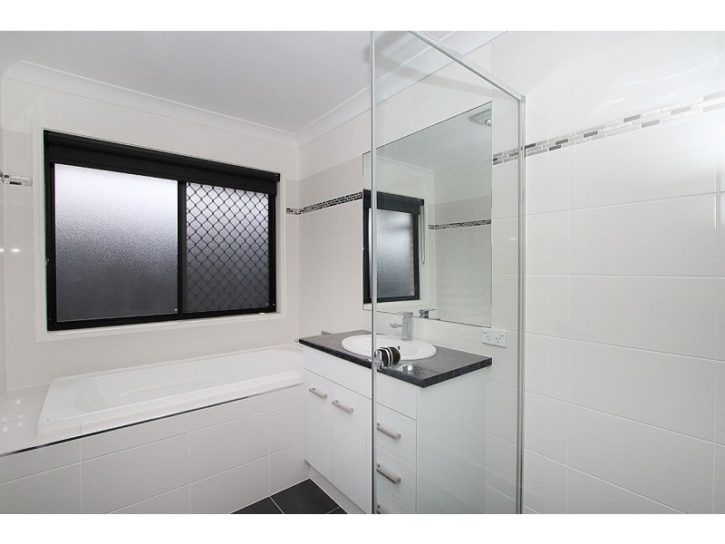 14 Spey Close, Deebing Heights QLD 4306