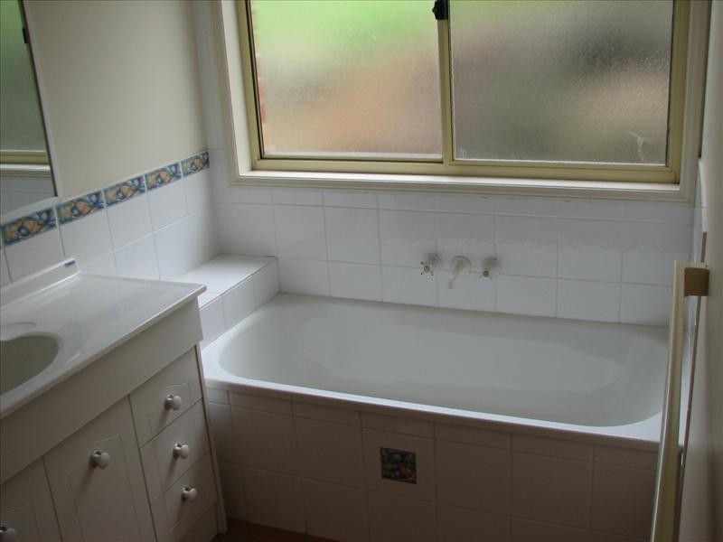 16 Sheldrake Place, Moggill QLD 4070