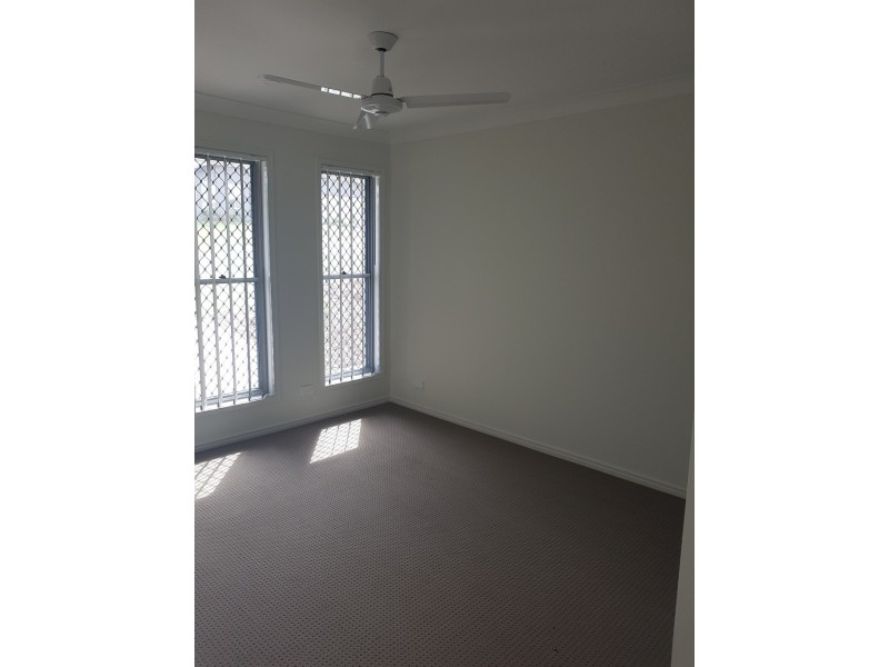 1/5 Gooloowan Circuit, Brassall QLD 4305
