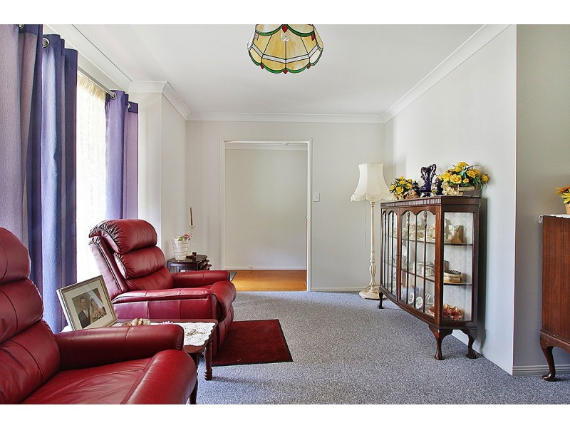 10 Dianthus Pl, Flinders View QLD 4305