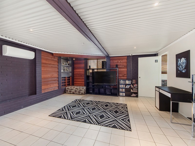 1 Creston Street, Raceview QLD 4305