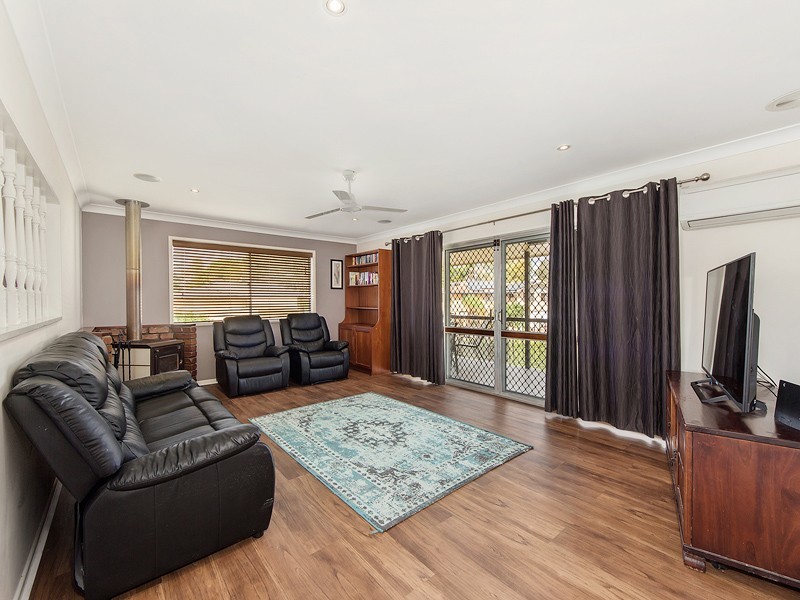 1 Creston Street, Raceview QLD 4305
