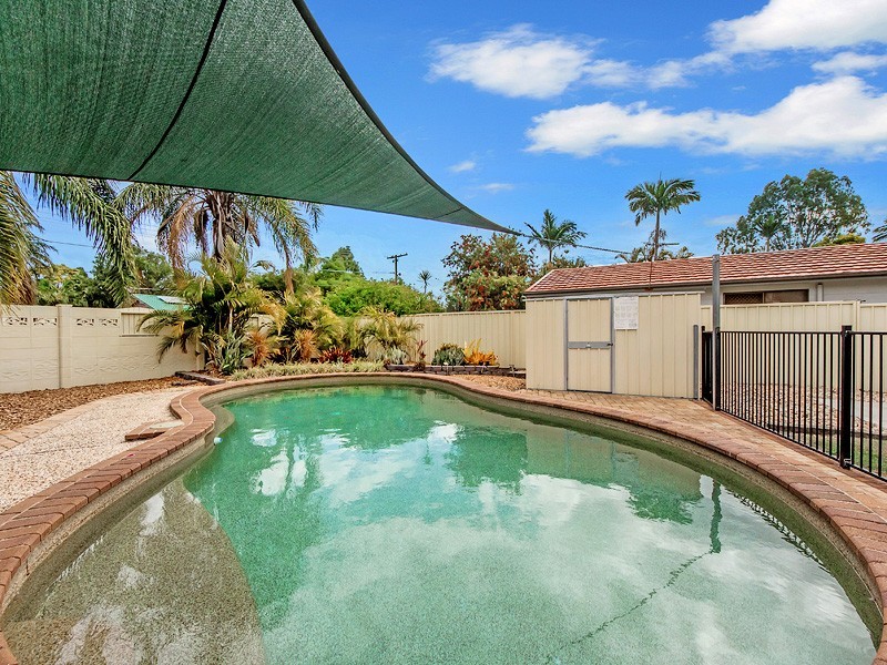 1 Creston Street, Raceview QLD 4305