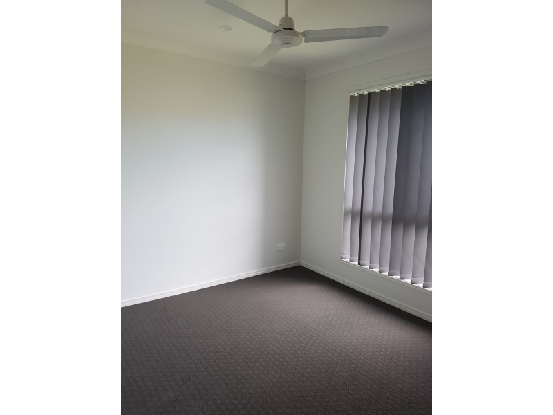 1/1 Gooloowan Circuit, Brassall QLD 4305