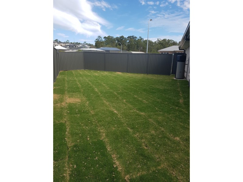 1/1 Gooloowan Circuit, Brassall QLD 4305