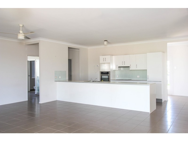 9 Lilly Court, Yamanto QLD 4305