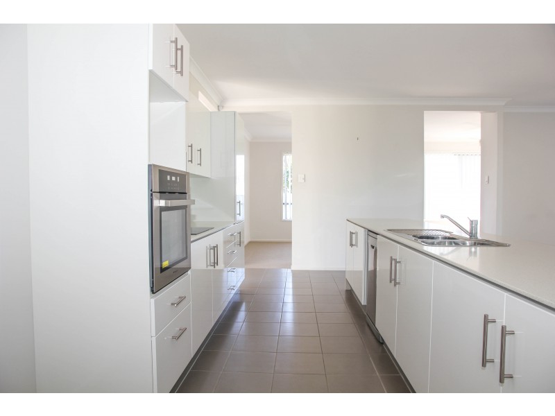 9 Lilly Court, Yamanto QLD 4305