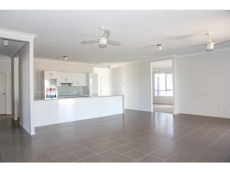 9 Lilly Court, Yamanto QLD 4305
