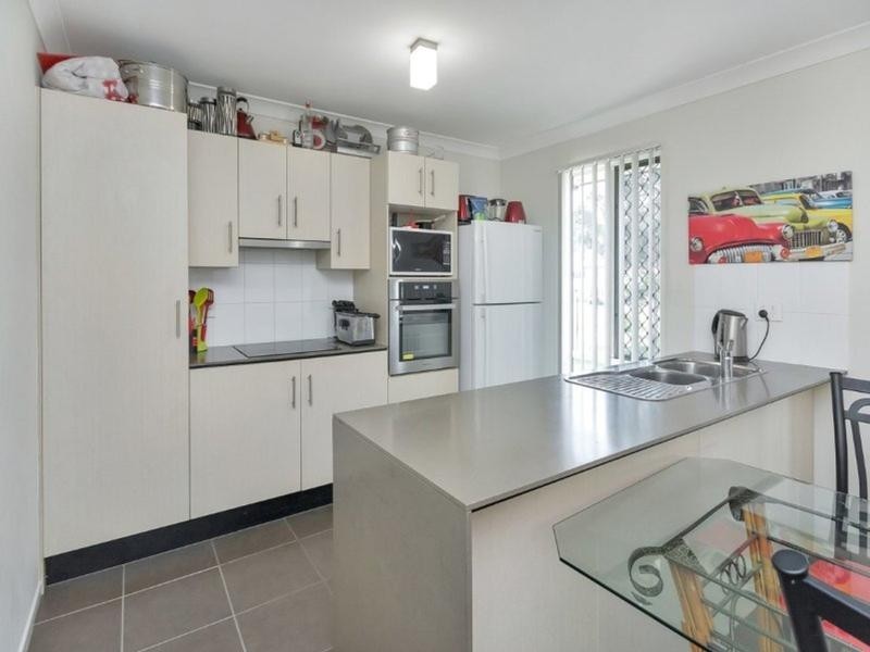 90 High Street, Blackstone QLD 4304