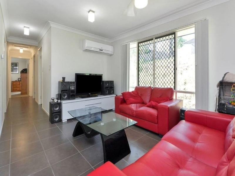 90 High Street, Blackstone QLD 4304