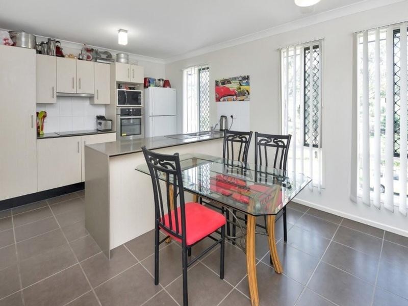 90 High Street, Blackstone QLD 4304