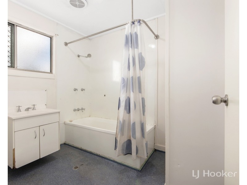 27 Bannerman Street, Riverview QLD 4303