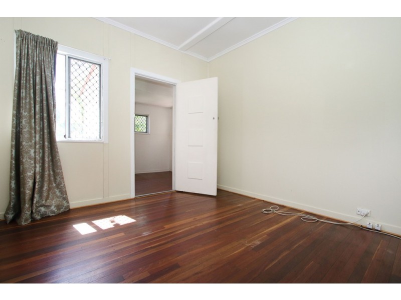 8 Barker Street, Ipswich QLD 4305