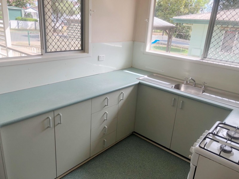 10 Sturt Street, Leichhardt QLD 4305