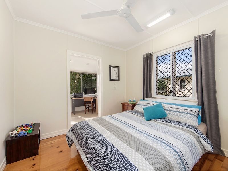 16 Dorothy Street, Silkstone QLD 4304