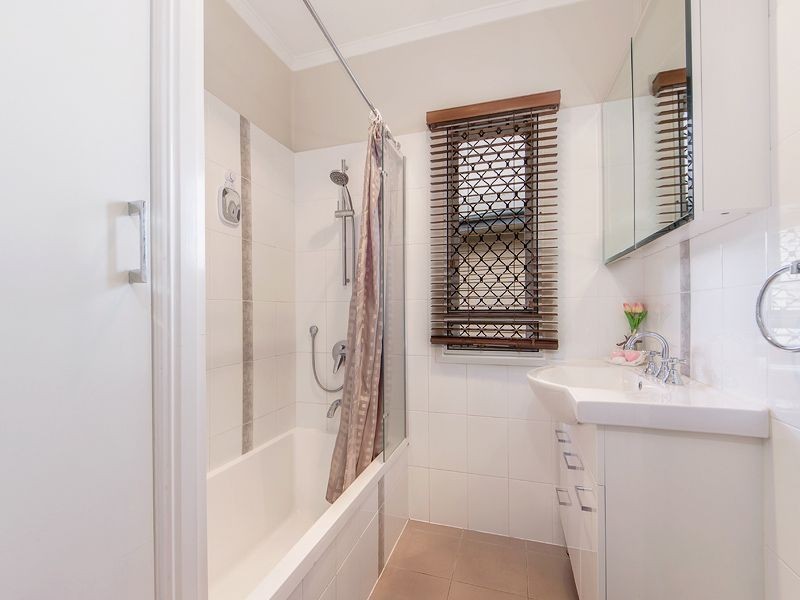 16 Dorothy Street, Silkstone QLD 4304