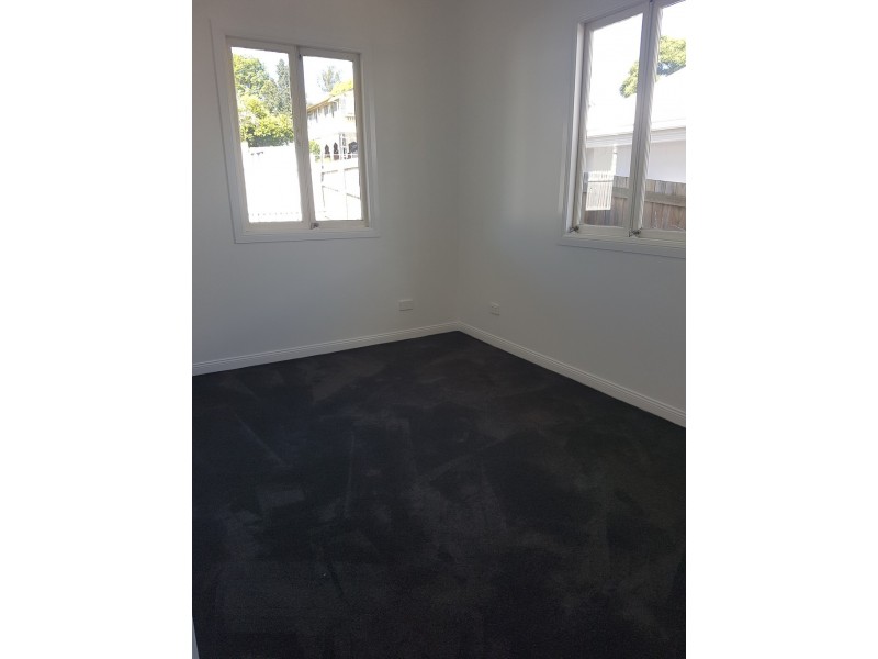 15 Lusitania, Newtown QLD 4305
