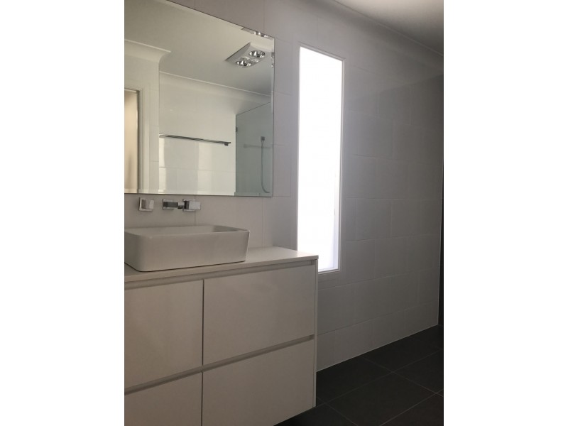 15 Lusitania, Newtown QLD 4305