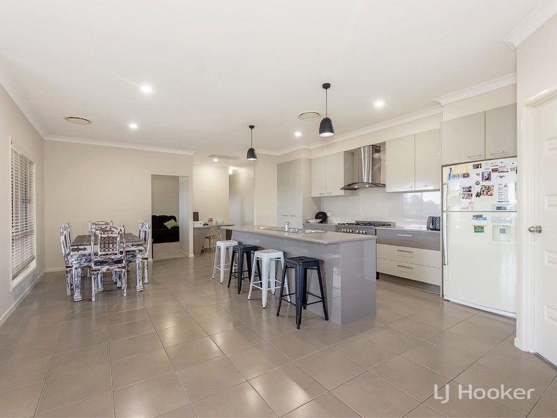 6 THOMPSON CRT, Kensington Grove QLD 4341