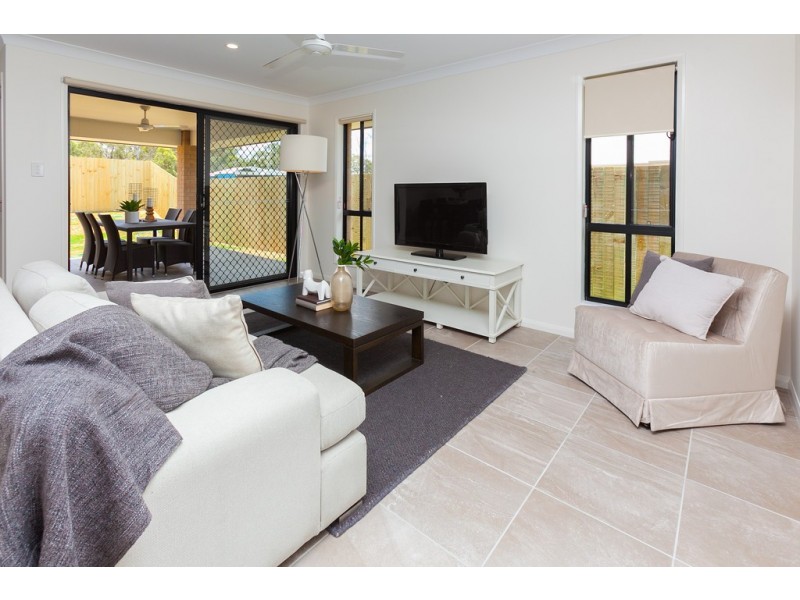 11 JOHN ST, Walloon QLD 4306