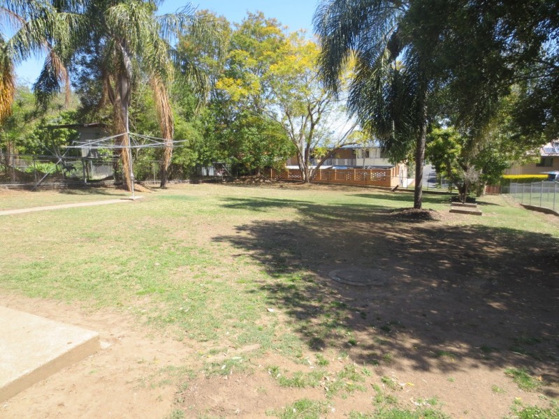 8 William Street, Bundamba QLD 4304