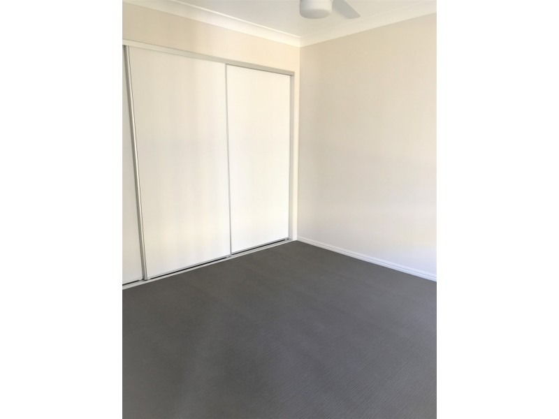 1/12 reaside rd, Walloon QLD 4306