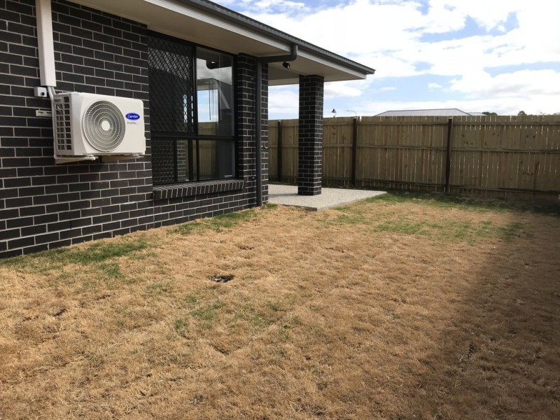 1/12 reaside rd, Walloon QLD 4306