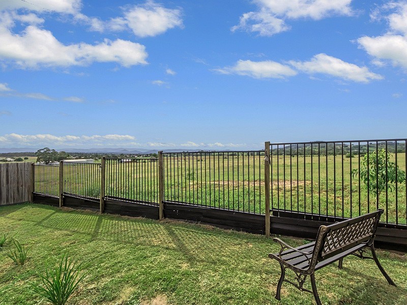 2/49 Peregrine Dr, Lowood QLD 4311