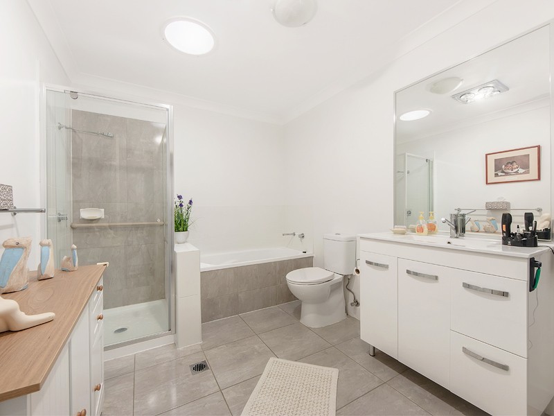 2/49 Peregrine Dr, Lowood QLD 4311