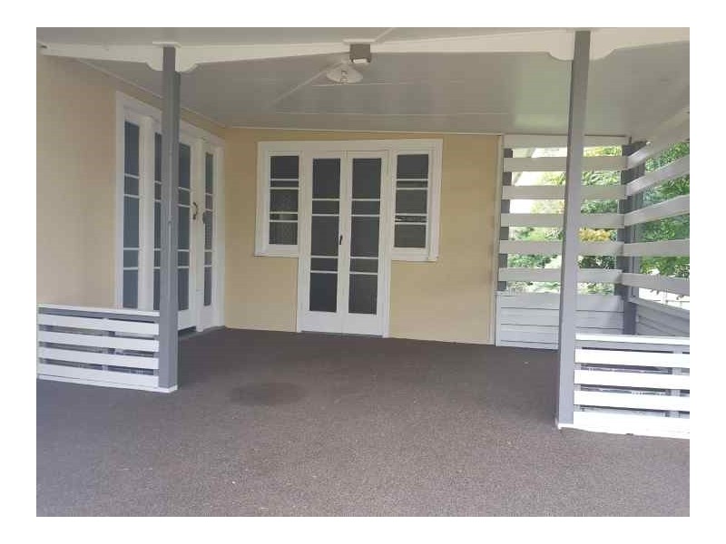 3 Robertson Road, Eastern Heights QLD 4305