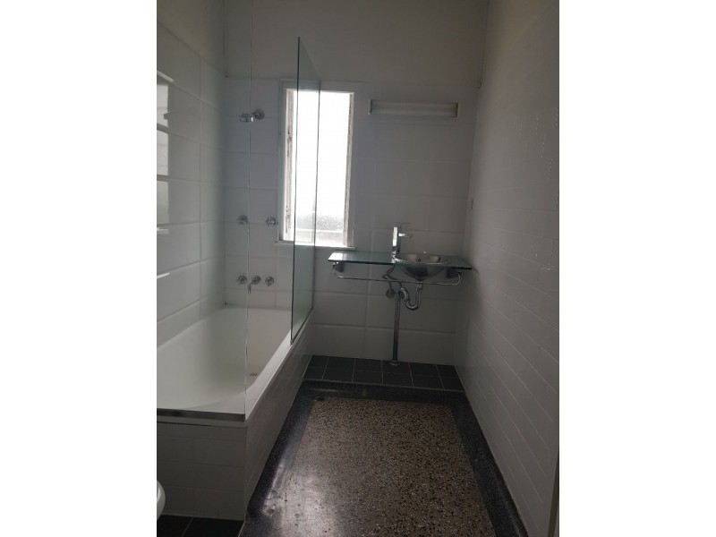 3 Robertson Road, Eastern Heights QLD 4305