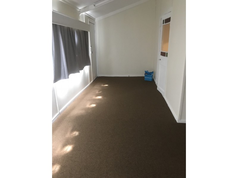 1/5 Easton, Newtown QLD 4305