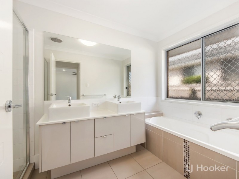 135 Sarah Drive, Yamanto QLD 4305