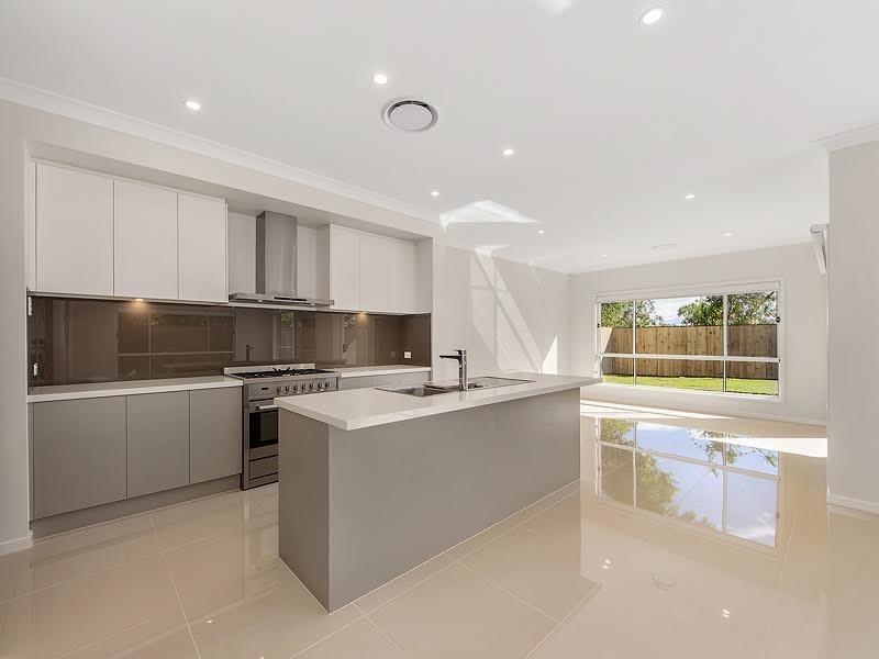 61 Sunset Road, Kenmore QLD 4069