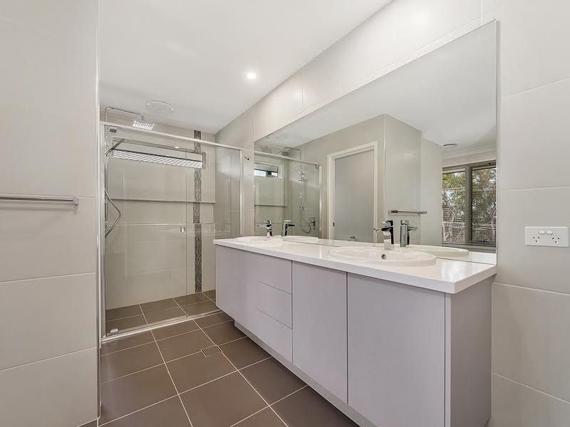 61 Sunset Road, Kenmore QLD 4069