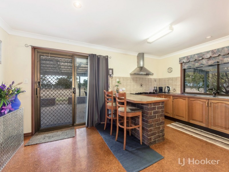 60 Caledonian Road, Thagoona QLD 4306