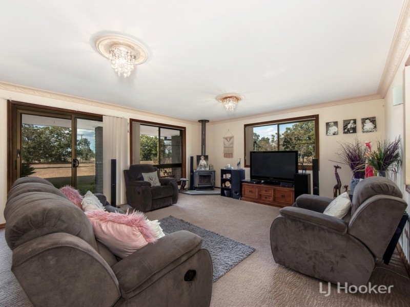 60 Caledonian Road, Thagoona QLD 4306