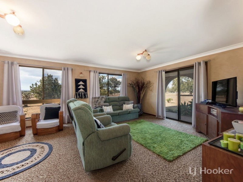 60 Caledonian Road, Thagoona QLD 4306